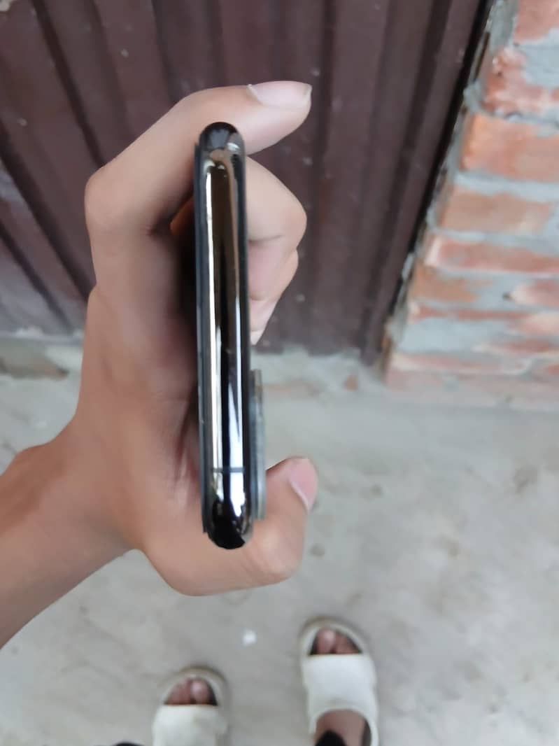 Apple iPhone 11 Pro Max 2