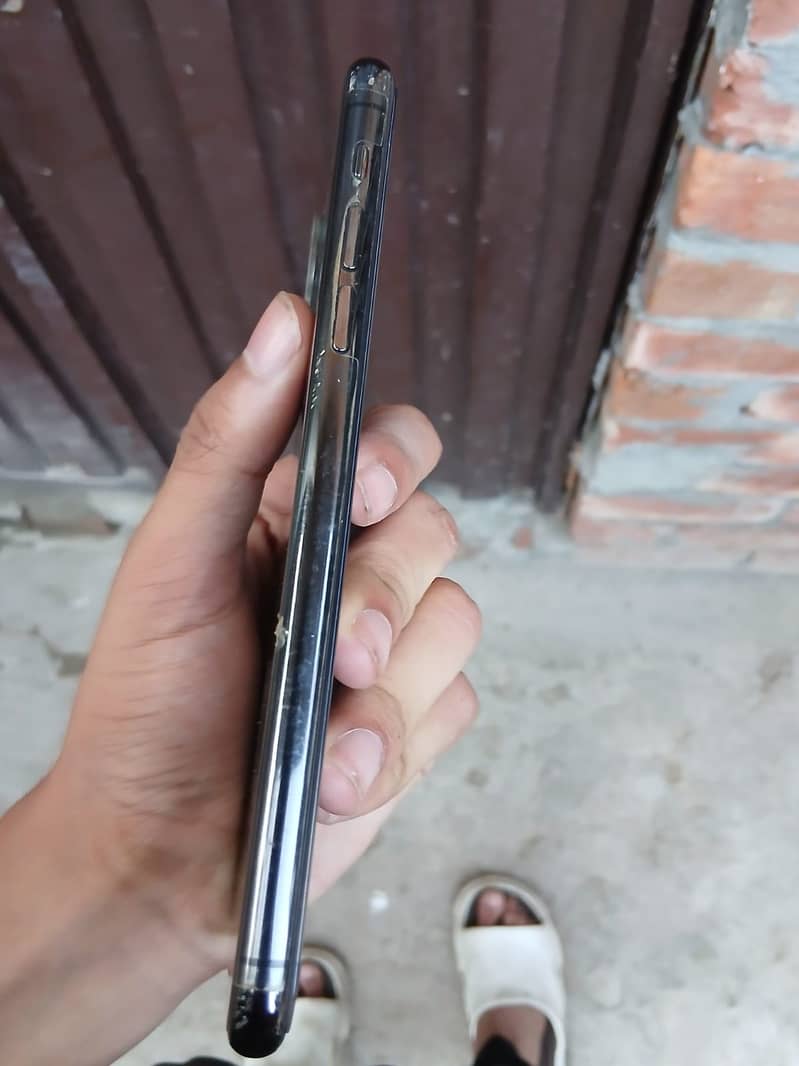 Apple iPhone 11 Pro Max 10
