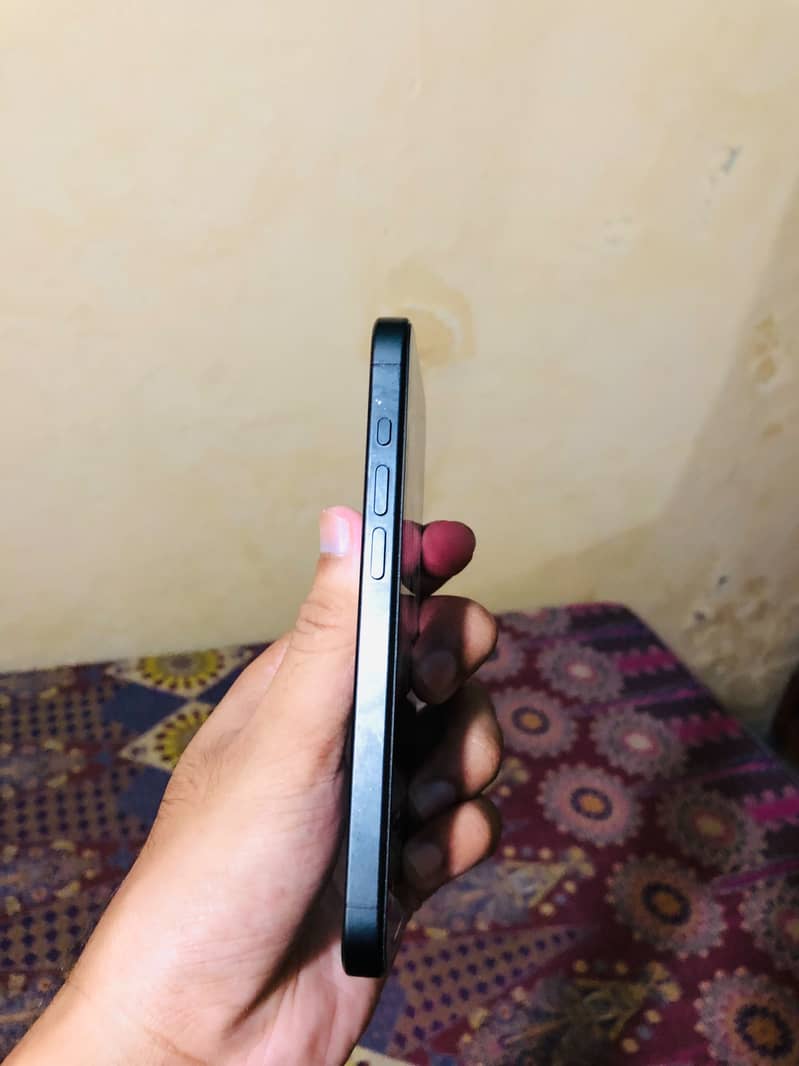 Apple iPhone 15 Pro 2