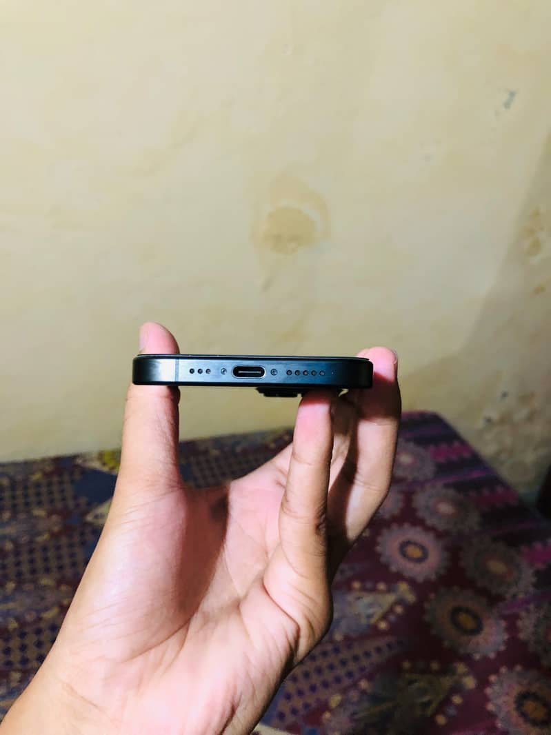 Apple iPhone 15 Pro 3