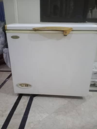 waves  deep freezer  for  sale in working  condition