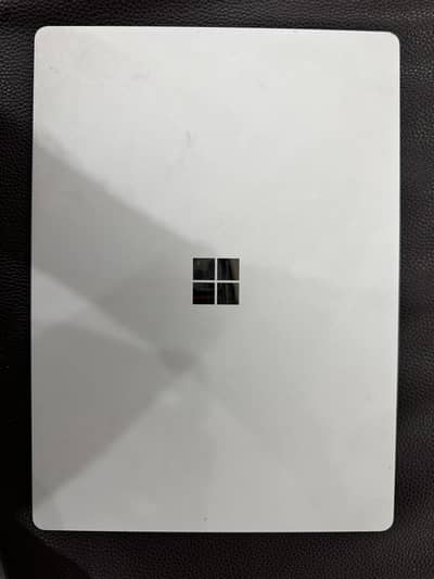 Microsoft Surface Laptop 1st gen- core i5 7th gen- touch screen
