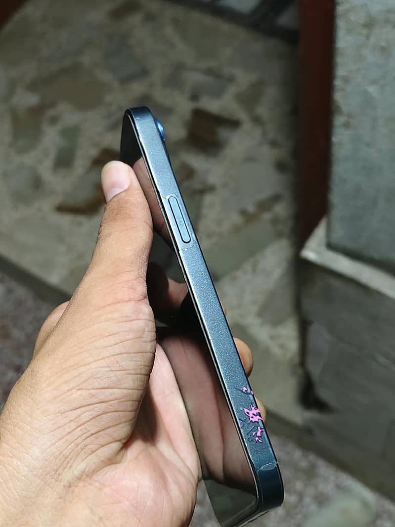 Apple iPhone 13 2
