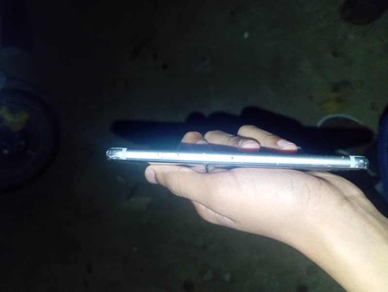 Apple iPhone 6S 4