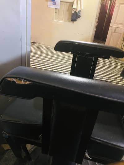 Salon chair