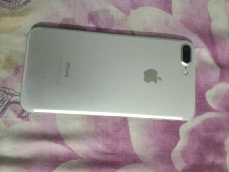 Apple iPhone 7 Plus 1