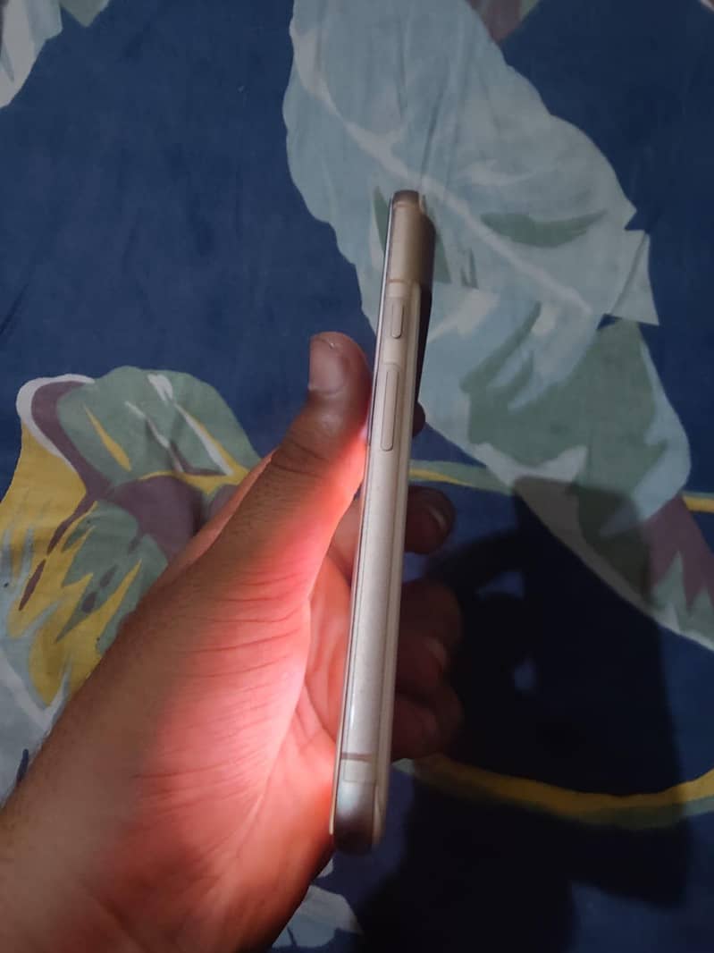Google Pixel 8 4