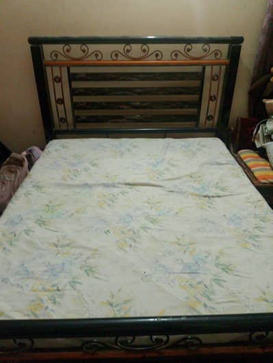 Metal bed
