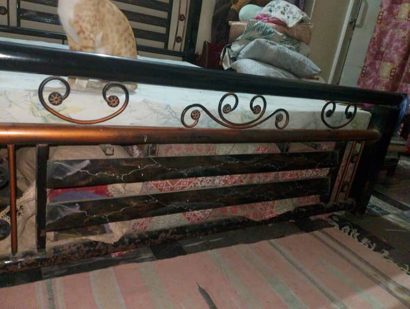 Metal bed 1