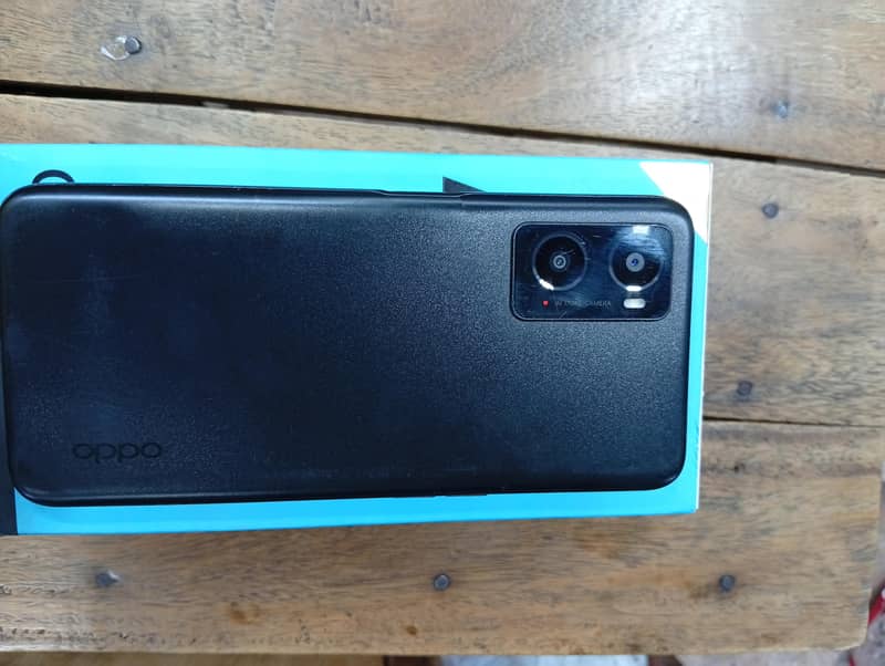 OPPO A76 1