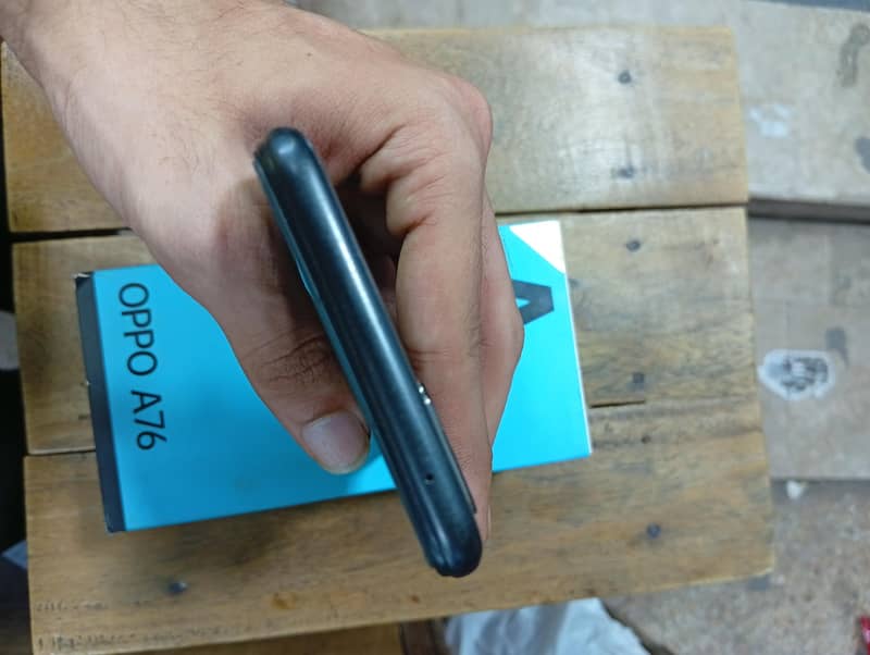 OPPO A76 3