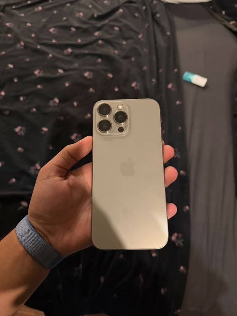 Apple iPhone 16 Pro Max 3