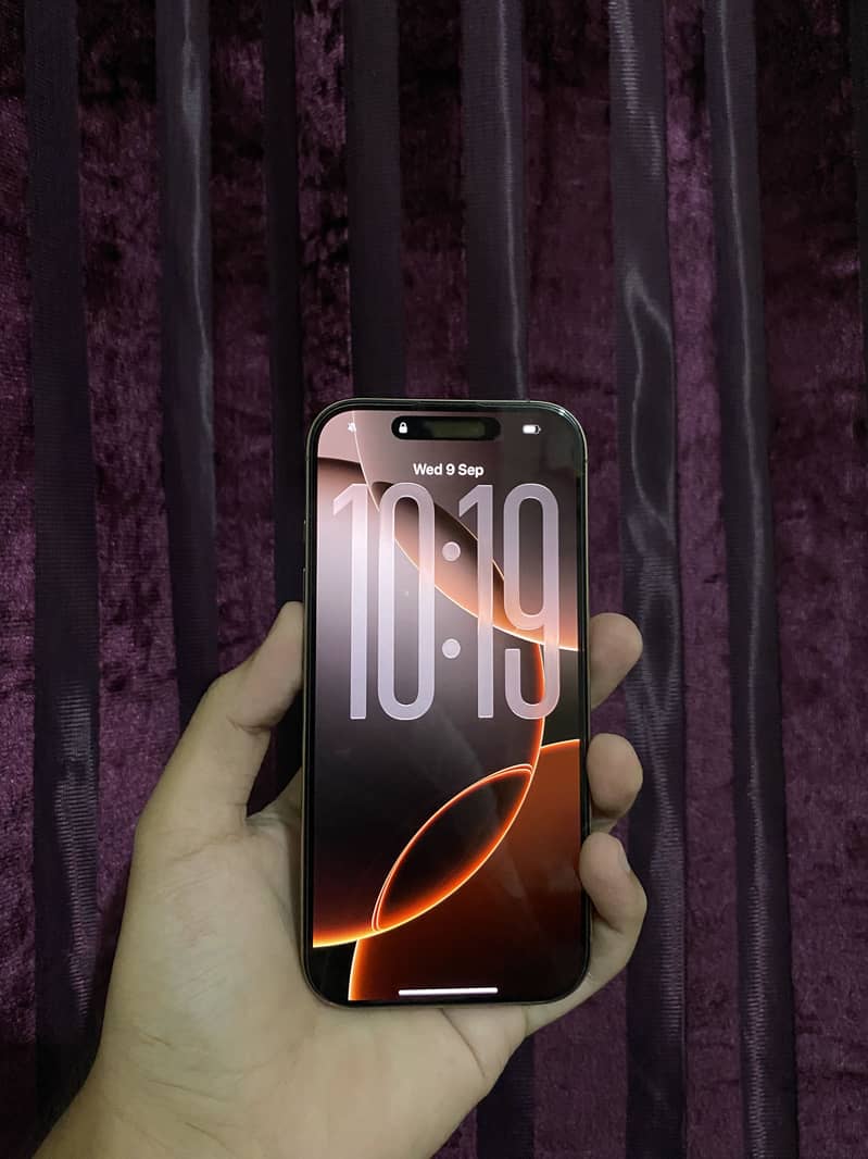 Apple iPhone 16 Pro 1