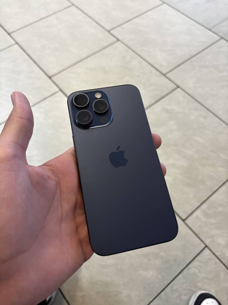Apple iPhone 15 Pro Max 0