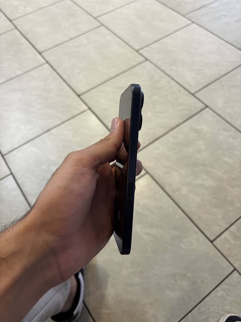 Apple iPhone 15 Pro Max 4