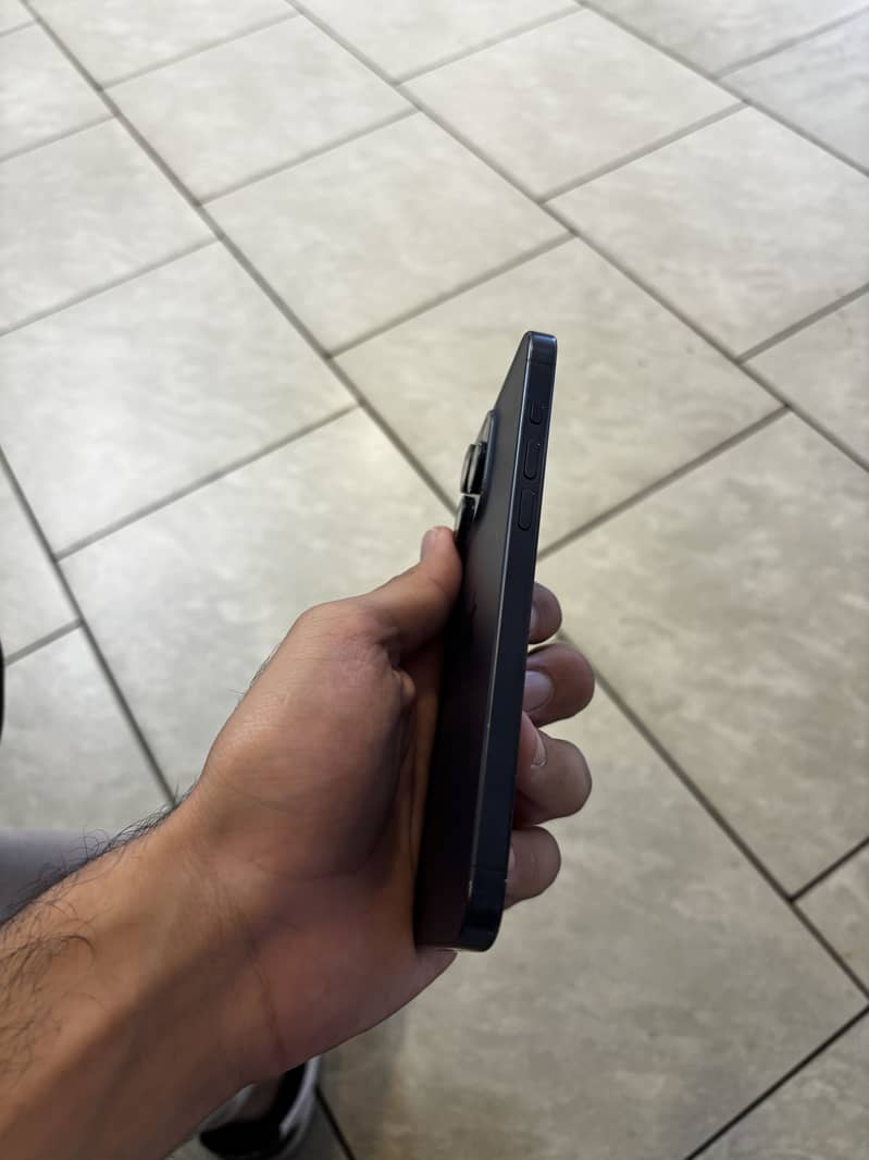 Apple iPhone 15 Pro Max 5