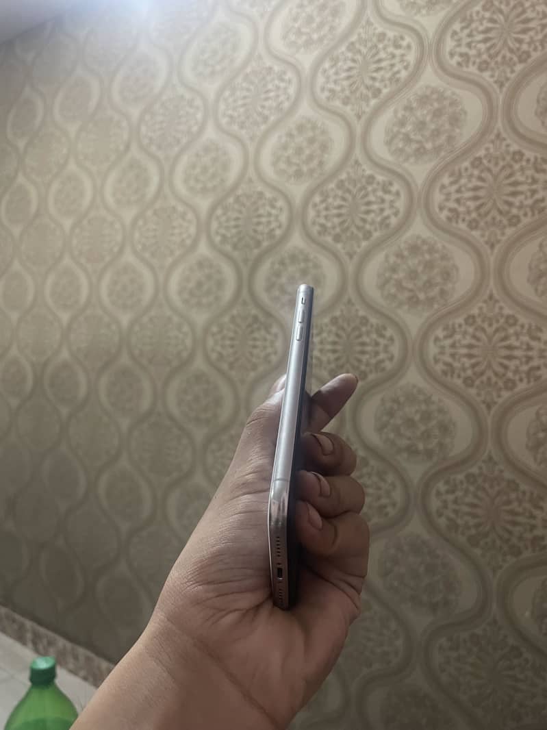 Apple iPhone X 3