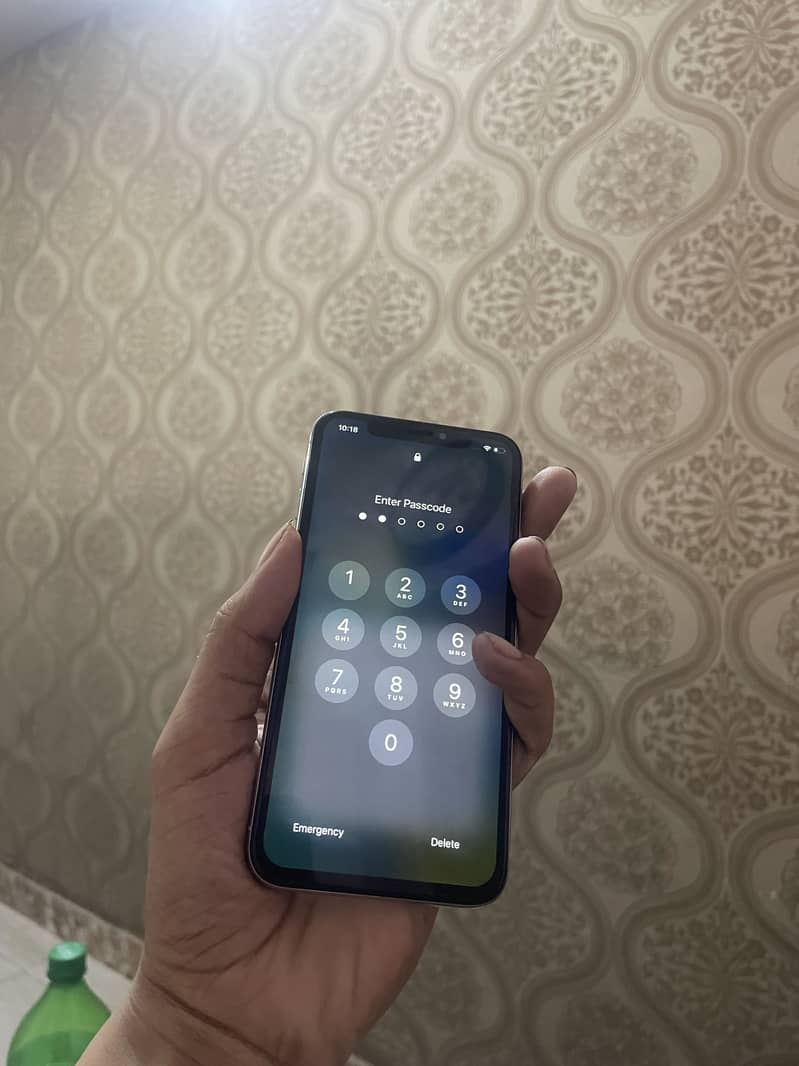 Apple iPhone X 4