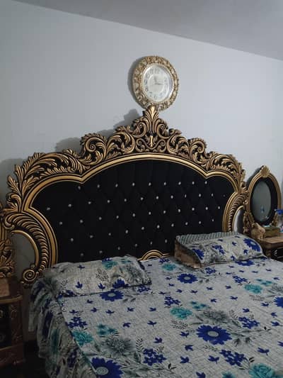 1 king size bed with 2 side table , dressing