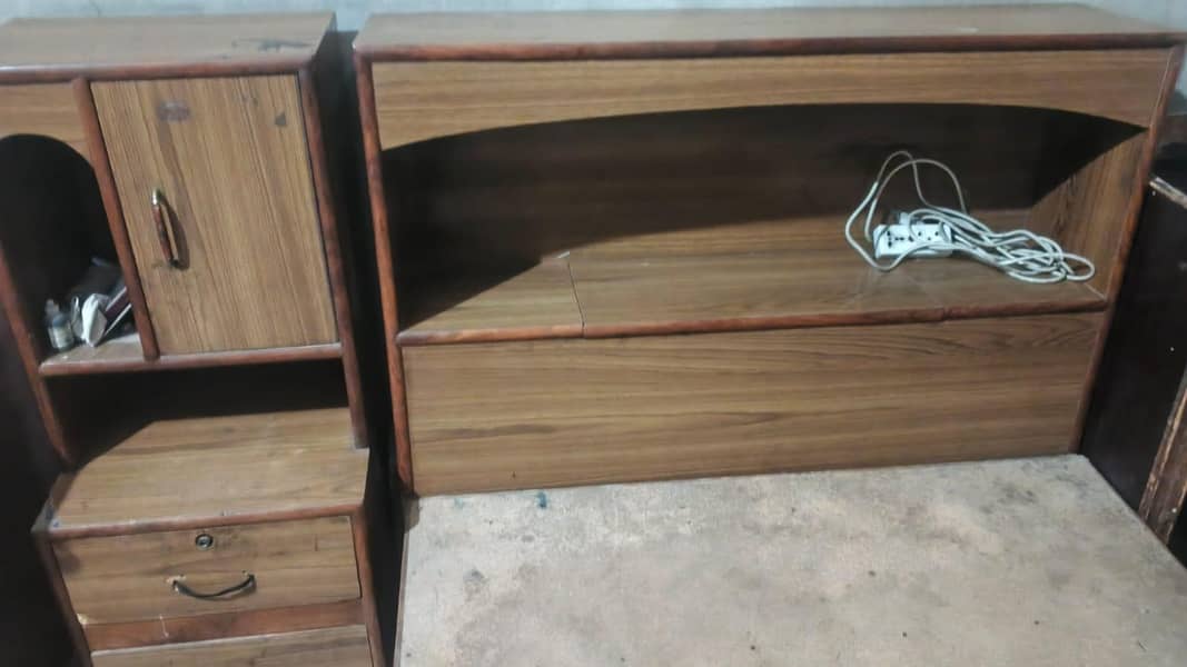 1 single bed 1 side table 1 computer table 1