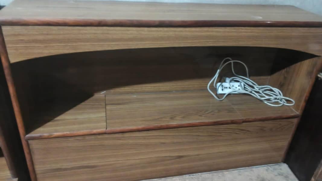 1 single bed 1 side table 1 computer table 2