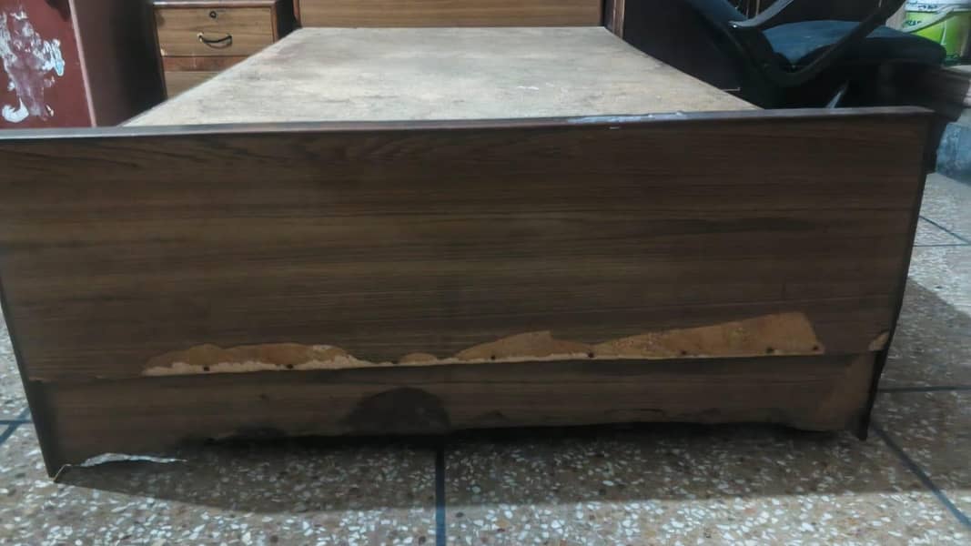 1 single bed 1 side table 1 computer table 3
