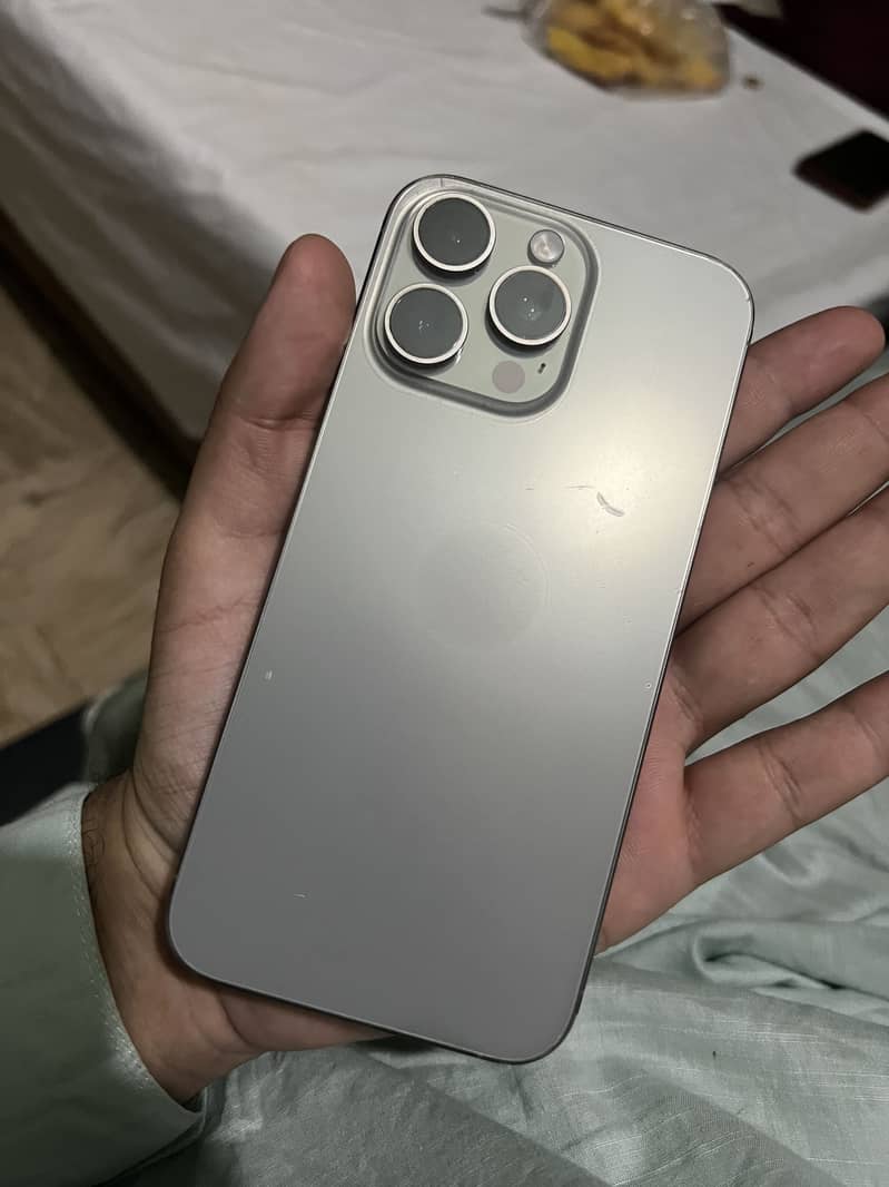 Apple iPhone 15 Pro Max 2