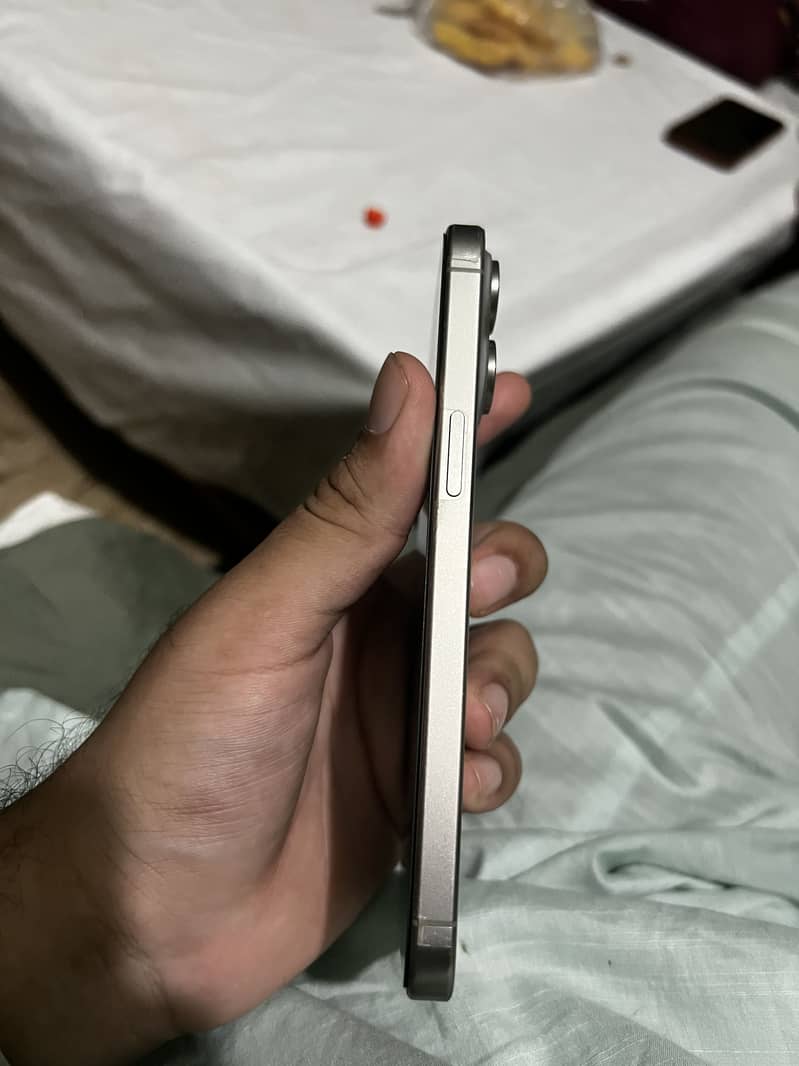 Apple iPhone 15 Pro Max 3