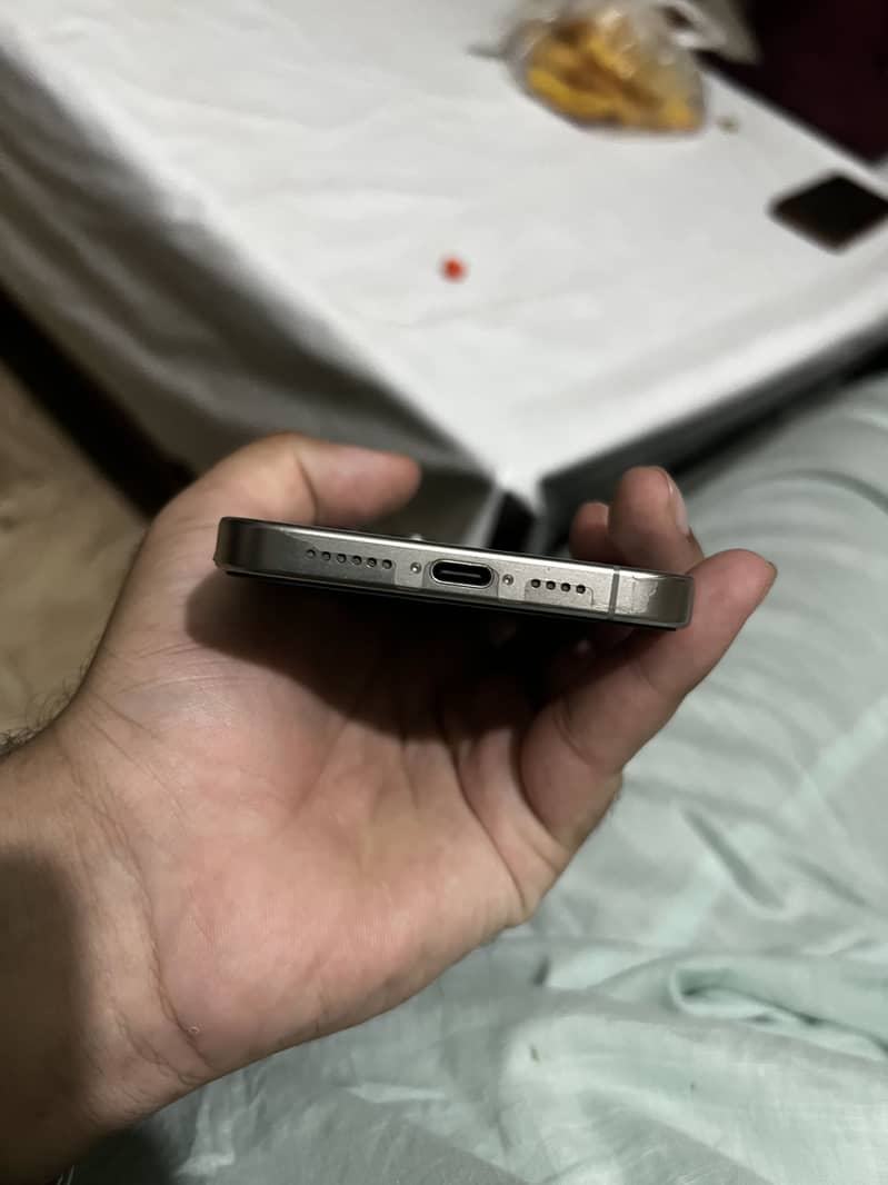 Apple iPhone 15 Pro Max 4