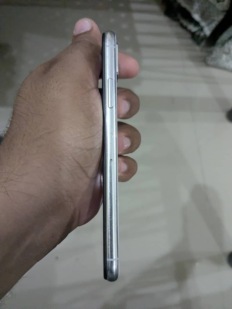 Apple iPhone X 3