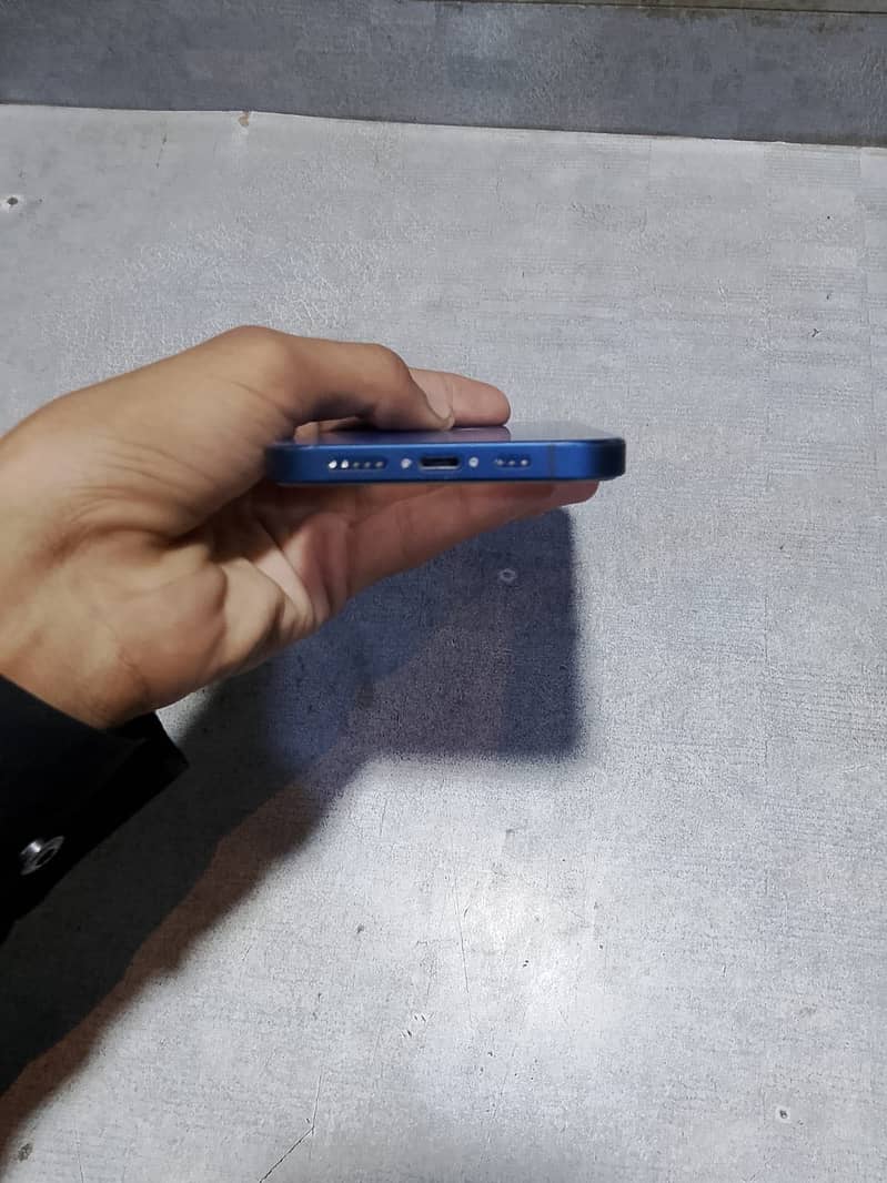 Apple iPhone 12 3