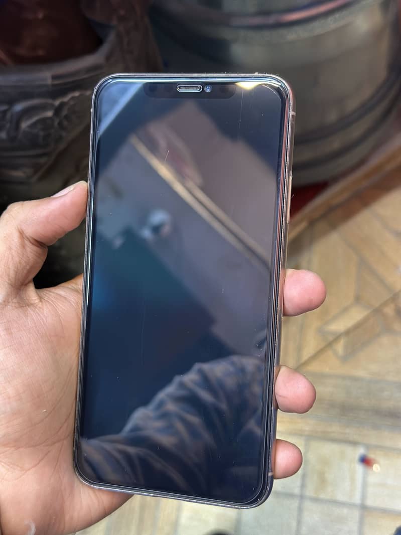 Apple iPhone 11 Pro Max 1