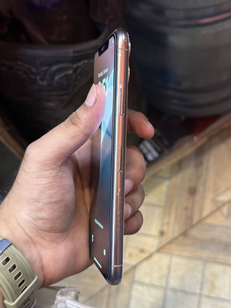 Apple iPhone 11 Pro Max 5