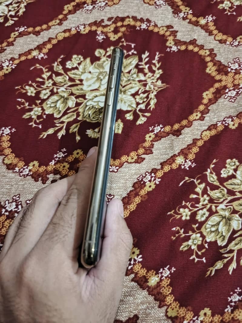 Apple iPhone 11 Pro Max 1