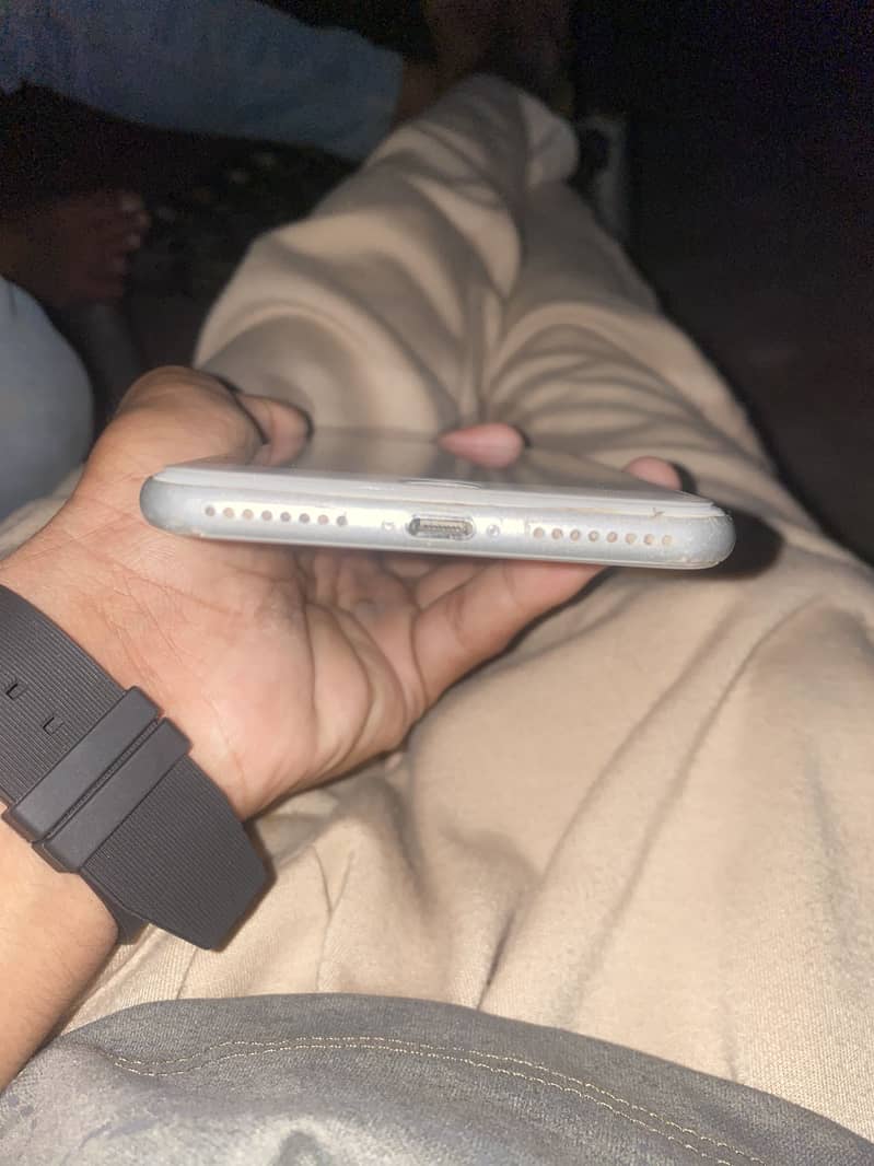 Apple iPhone 8 Plus 3