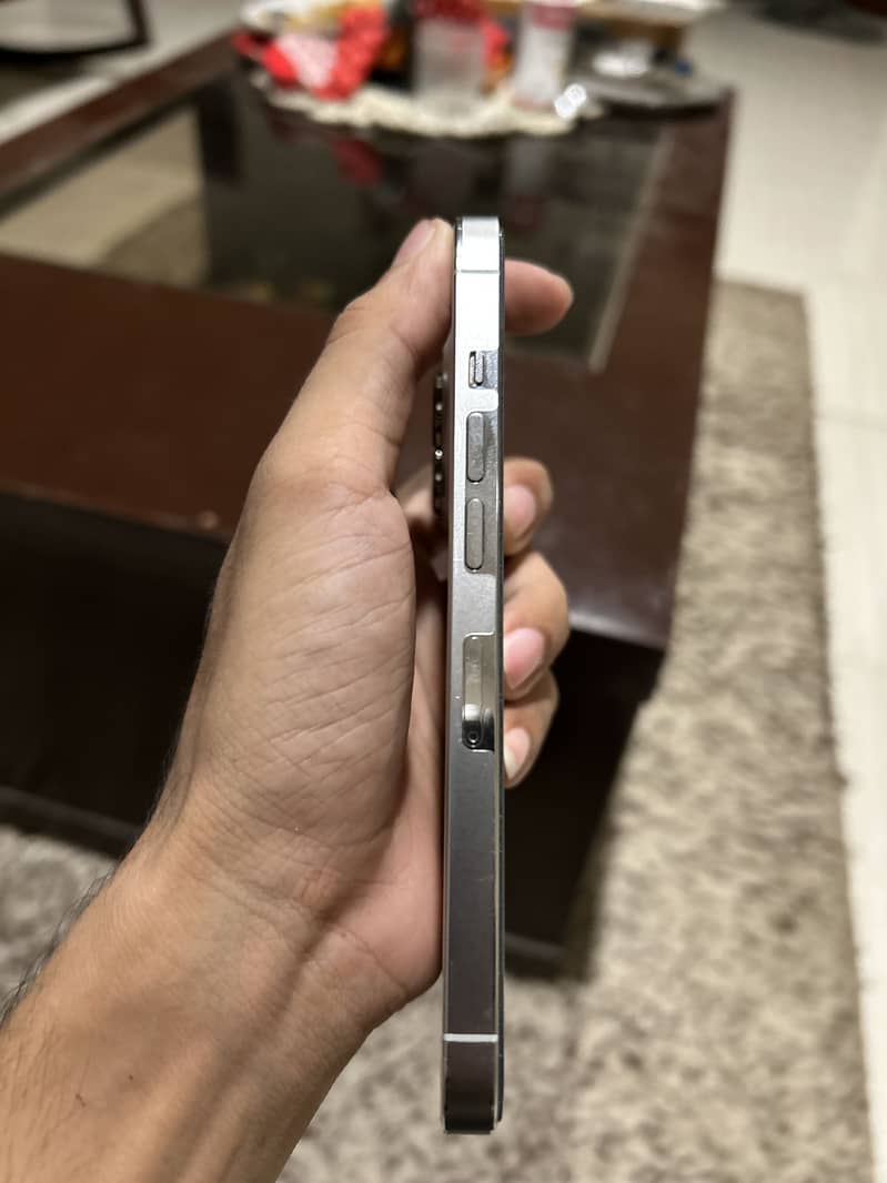 Apple iPhone 13 Pro 2