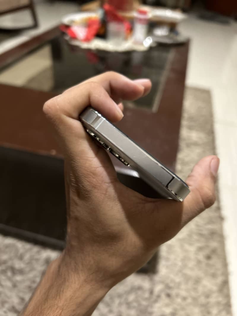 Apple iPhone 13 Pro 4