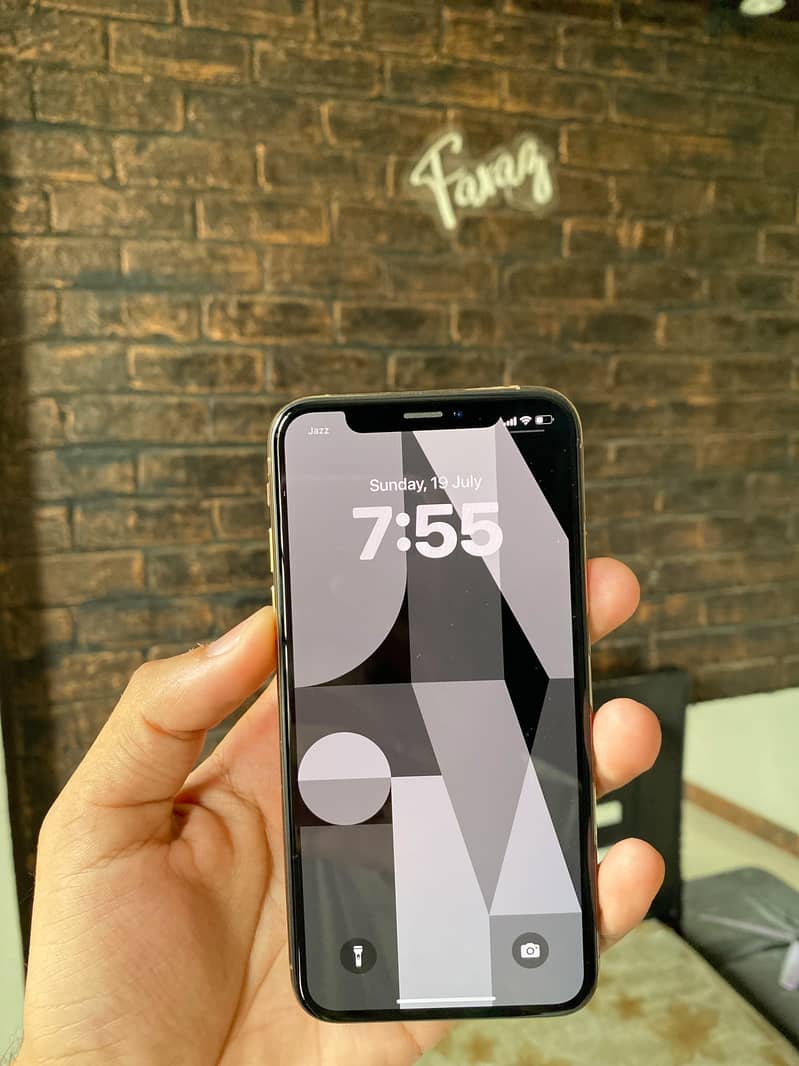 Apple iPhone XS 3