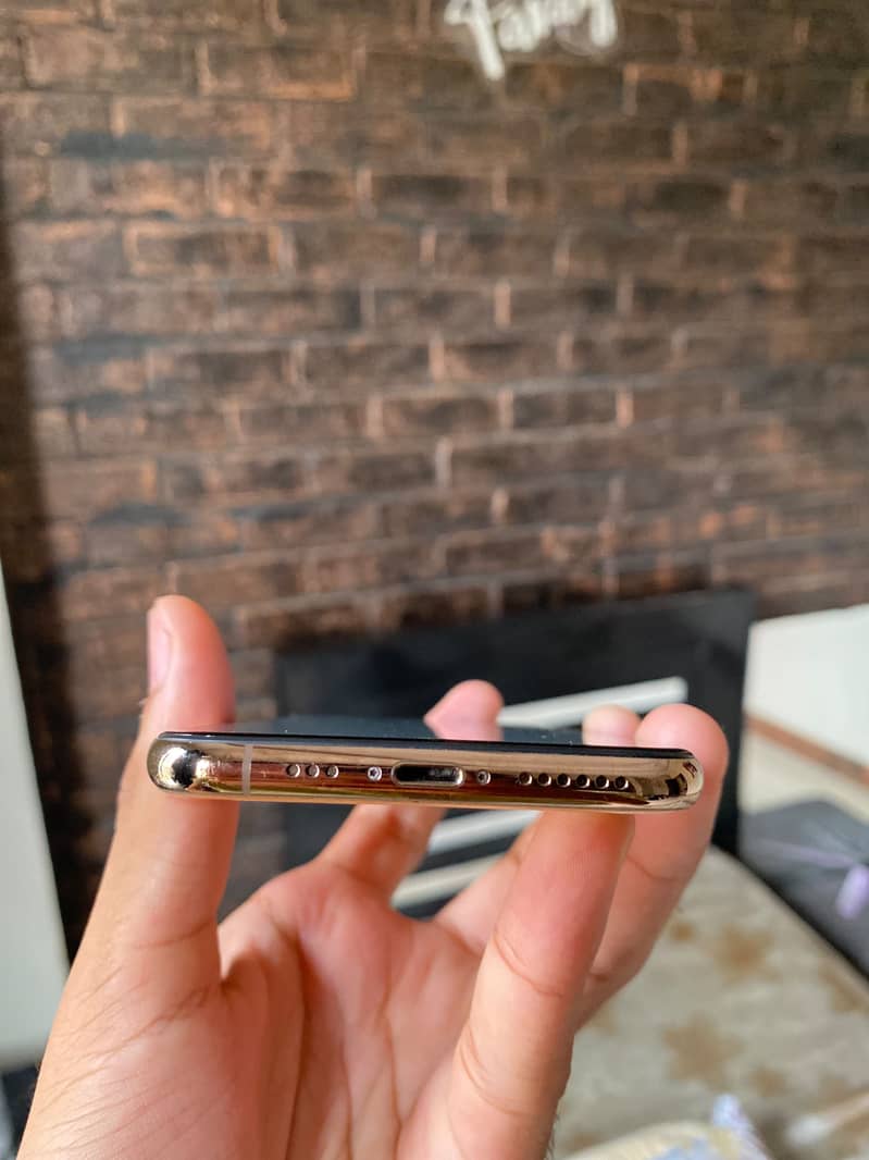 Apple iPhone XS 7