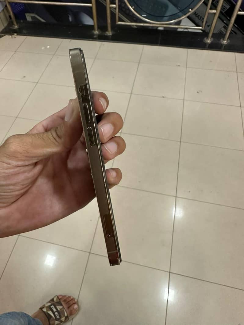 Apple iPhone 12 Pro 1