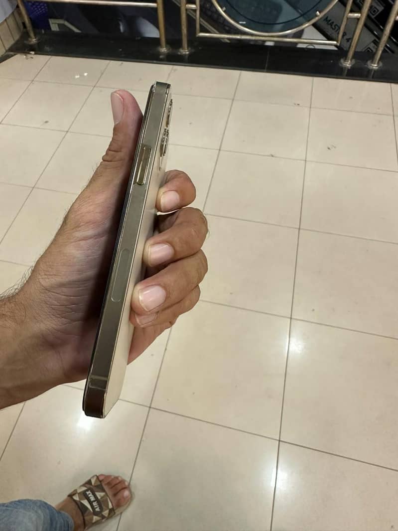 Apple iPhone 12 Pro 3