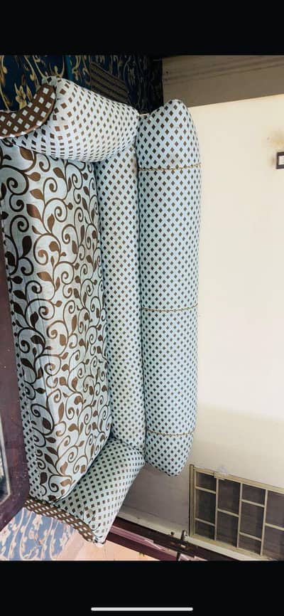 5 seater sofa set - good condition + free covers