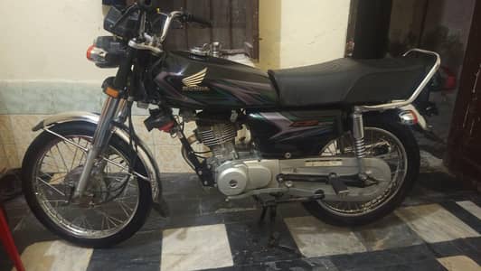 good condition 125 black . 22/23 model