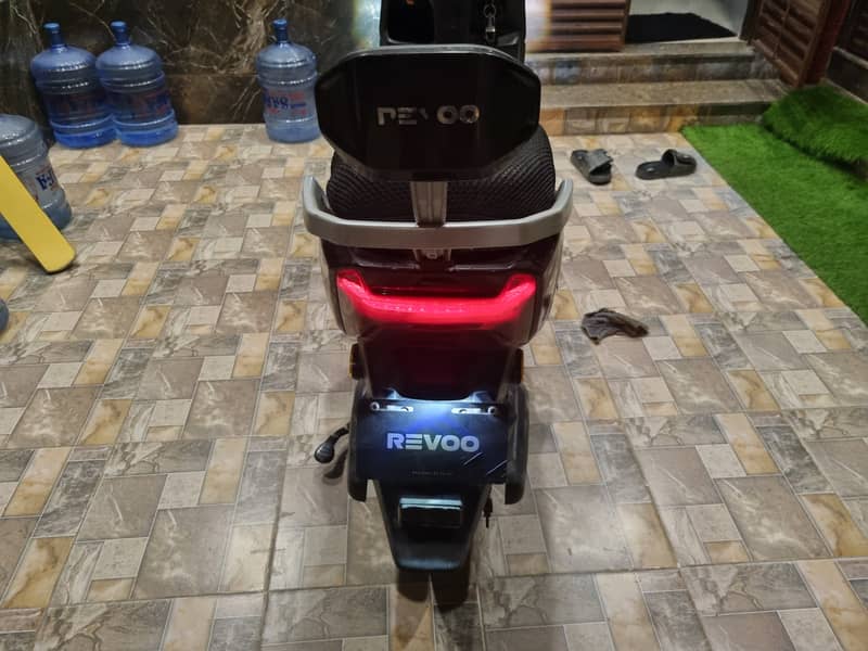 REVOO A12 2