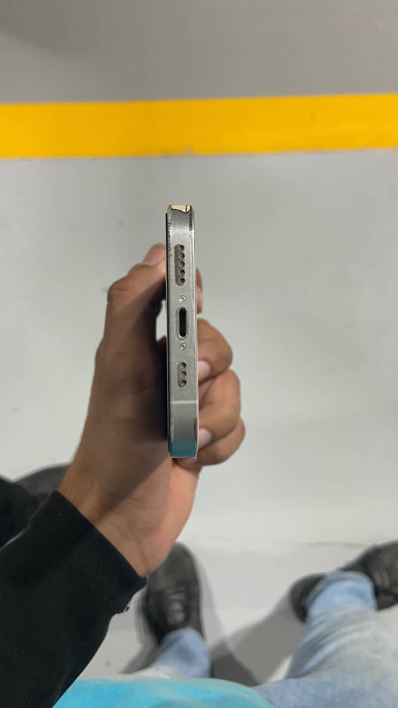 Apple iPhone 12pro 4