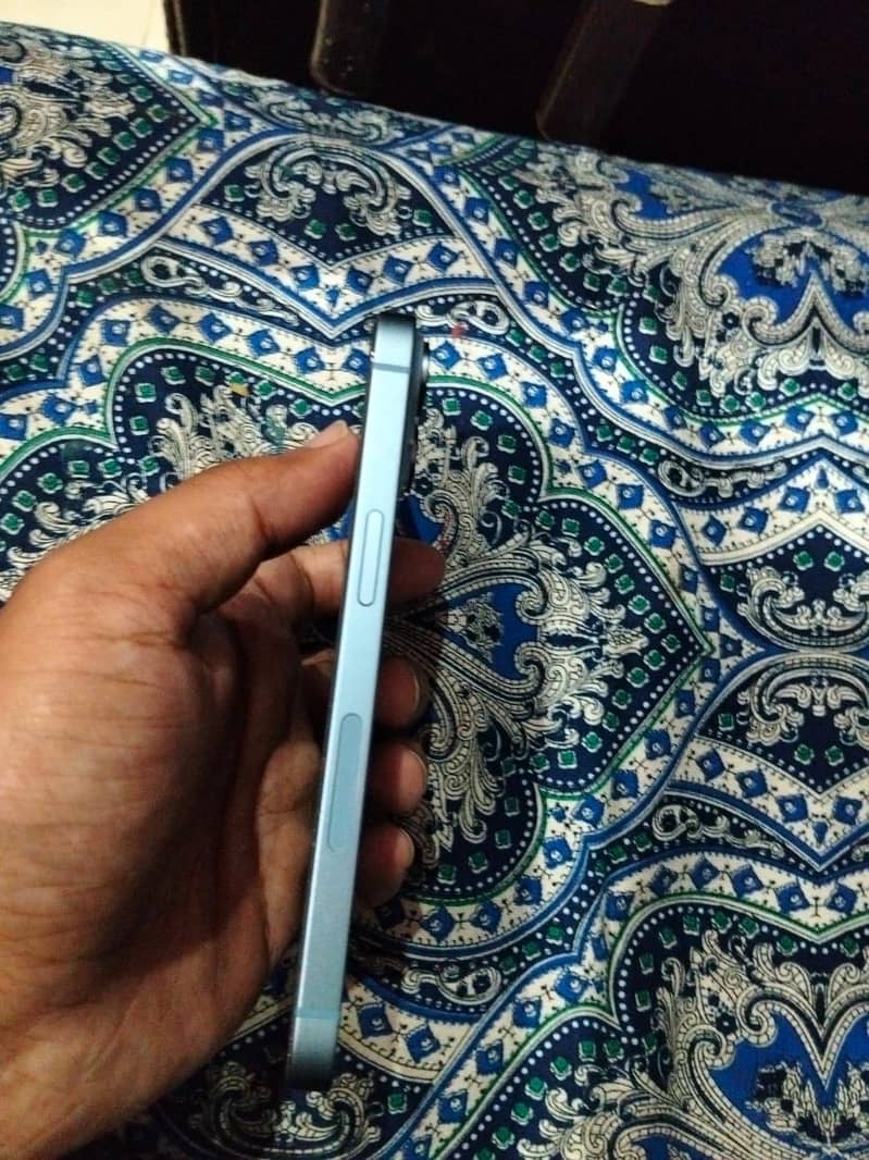 Apple iPhone 14 3