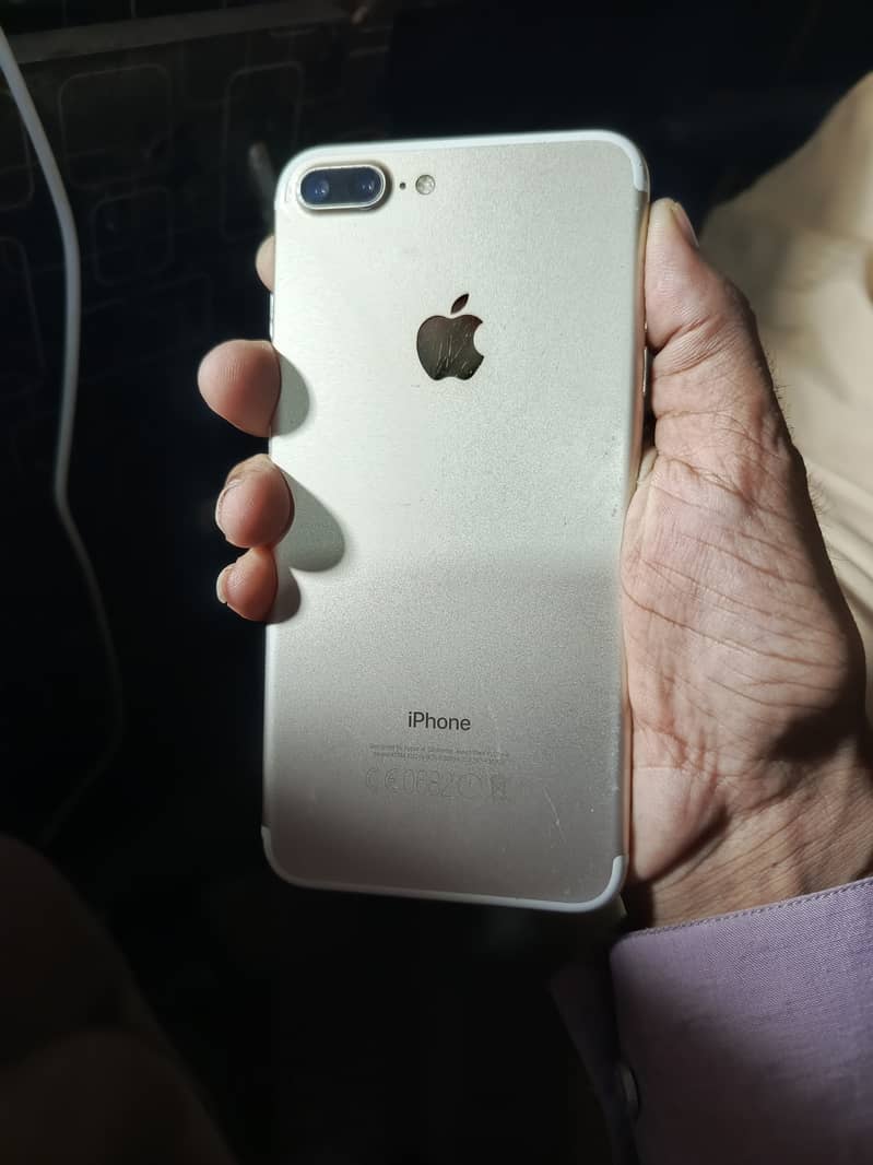 Apple iPhone 7 Plus 0
