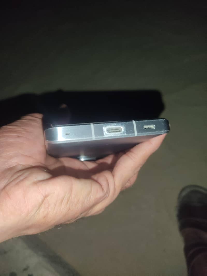 SHARP AQUOS R7 3