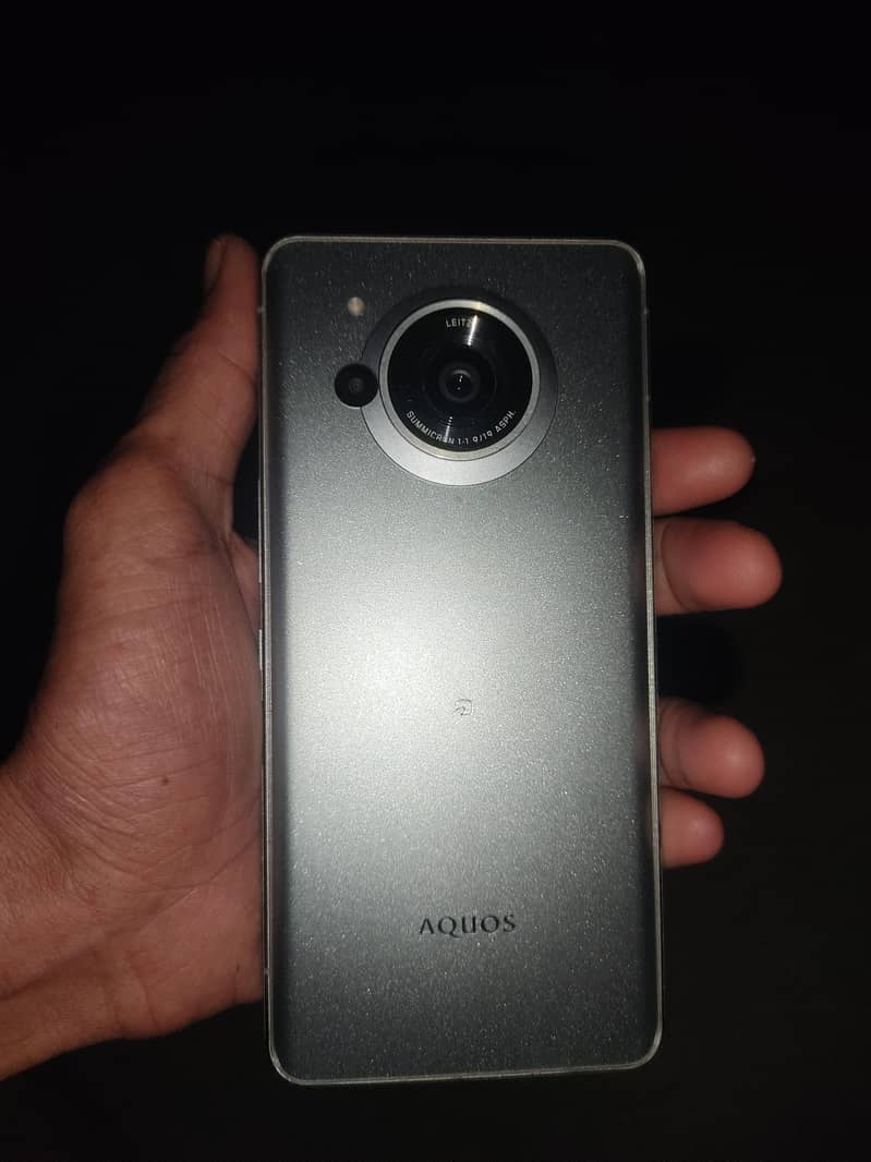SHARP AQUOS R7 7