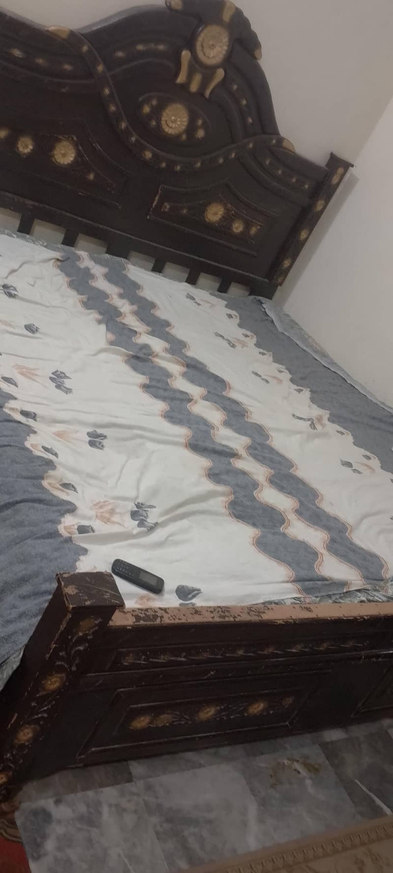 bed with dressing table 0